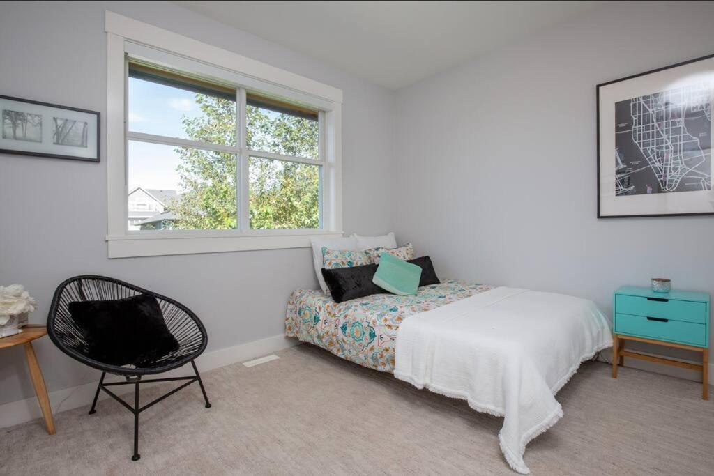 Mountain Serenity Meets Luxury Squamish Exterior photo